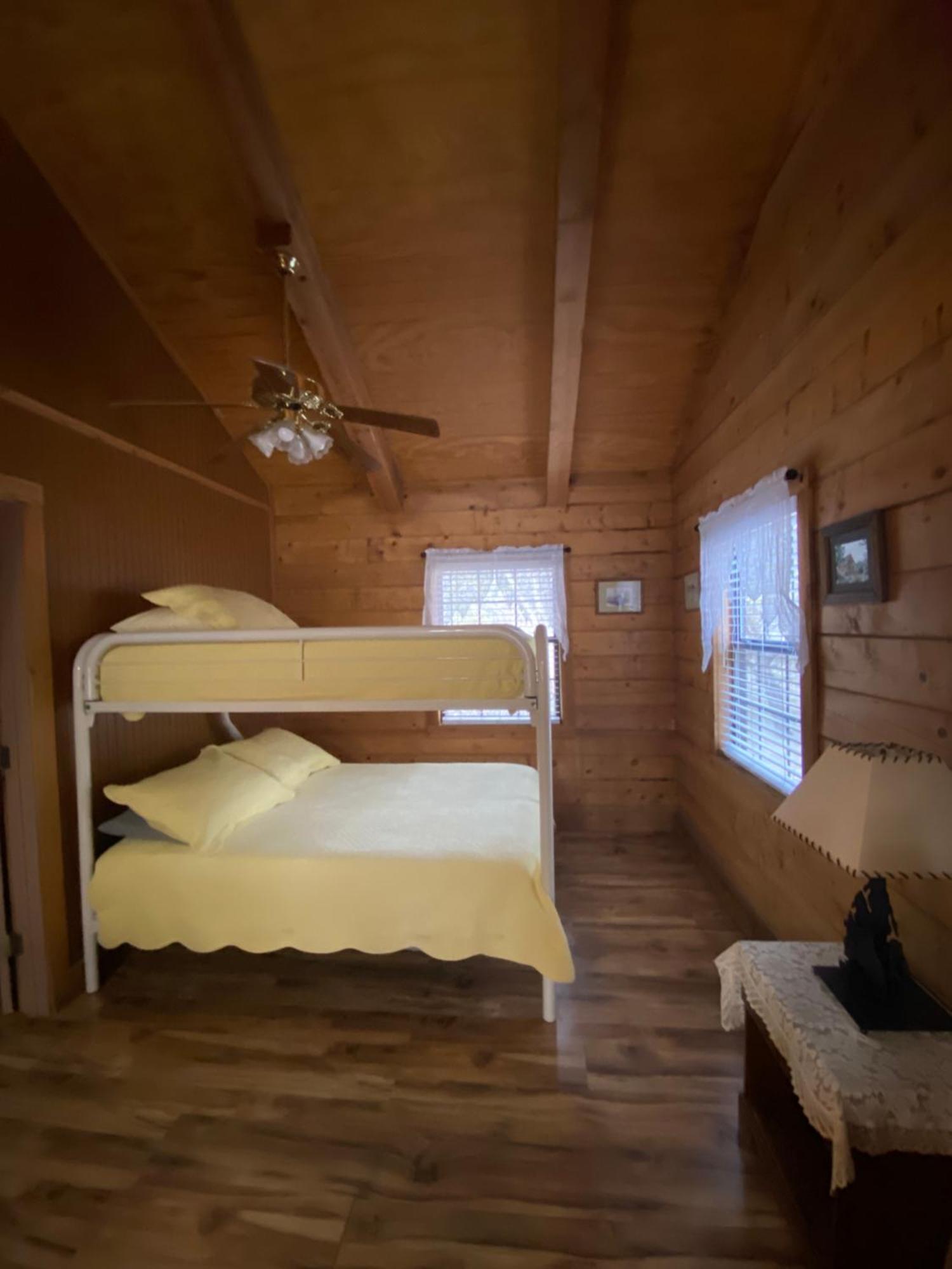 A Peace Of Heaven Cabins And Rv Vanderpool Exteriér fotografie