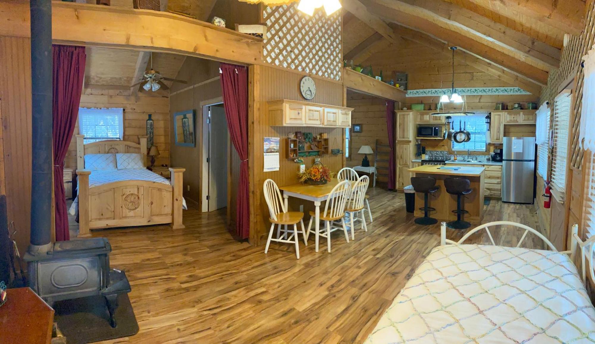 A Peace Of Heaven Cabins And Rv Vanderpool Exteriér fotografie