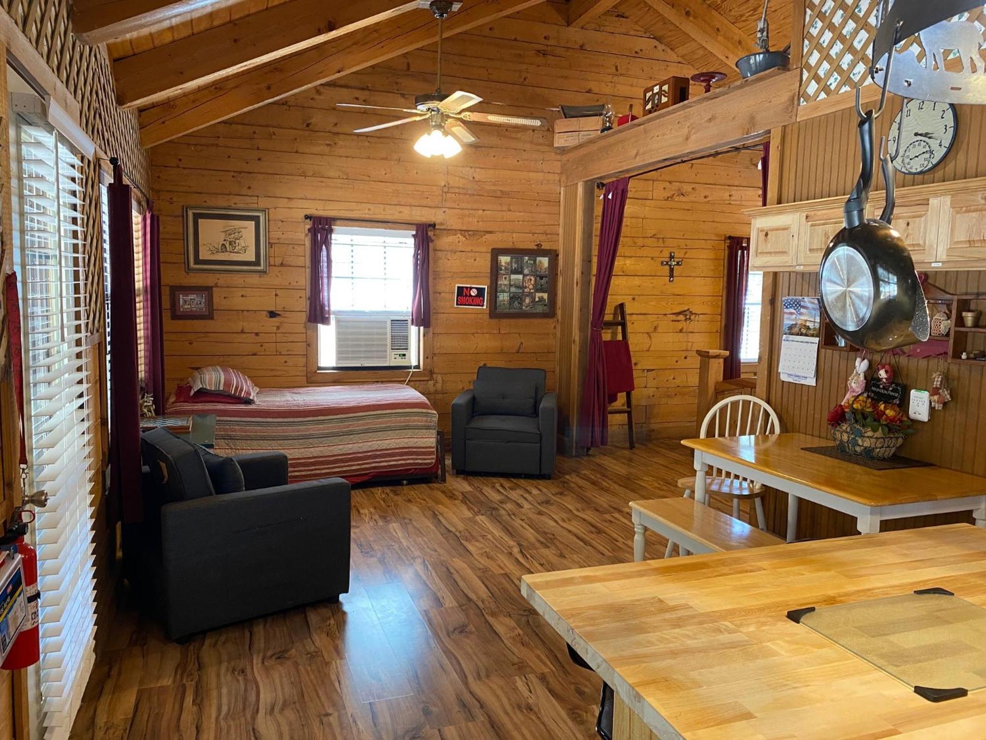 A Peace Of Heaven Cabins And Rv Vanderpool Exteriér fotografie